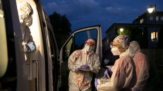 Koronawirus. Wirus nadal nie odpuszcza i zamyka szpitale