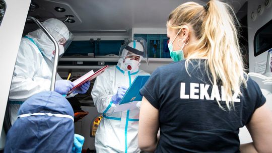 Koronawirus. Zmarło ponad 220 osób. Większość miała choroby towarzyszące