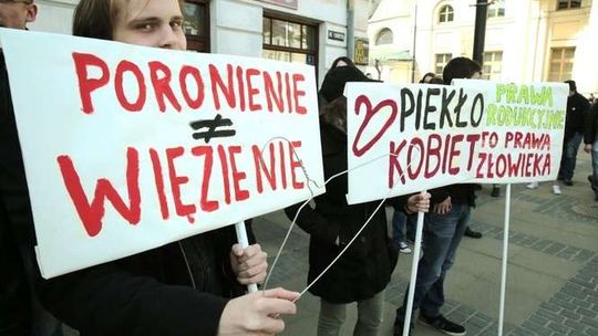 Kościół chce całkowitego zakazu aborcji w Polsce. Partia Razem protestowała w Lublinie