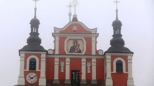 Kościół w Janowie Lubelskim wrócił do pierwotnych kolorów. Pawilon do wyburzenia