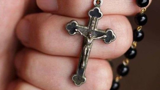 Kościół zrobił niewystarczająco dużo w sprawie pedofilii wśród duchownych. Sondaż IBRiS