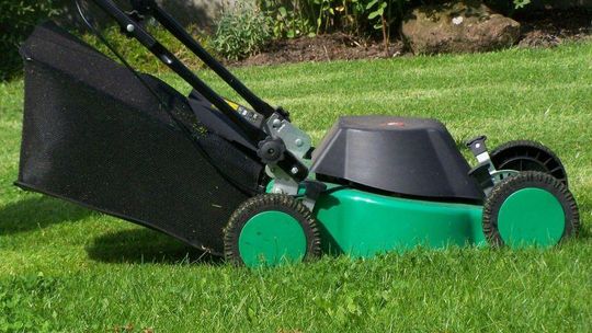 Kosiarka pokaleczyła 15-latka. Koledzy wozili go na taczce