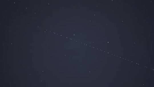 Kosmiczny pociąg Elona Muska w sobotę wieczorem nad Polską