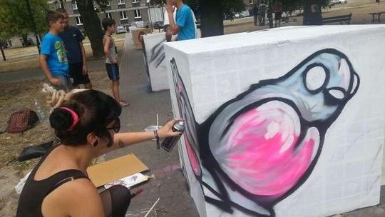Kostki na pamiątkę. "Murale sześcienne" na pl. Kaczyńskiego