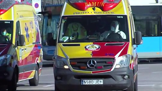 Kostnica na lodowisku i wojsko w sklepach. Jak wygląda życie w Madrycie? 