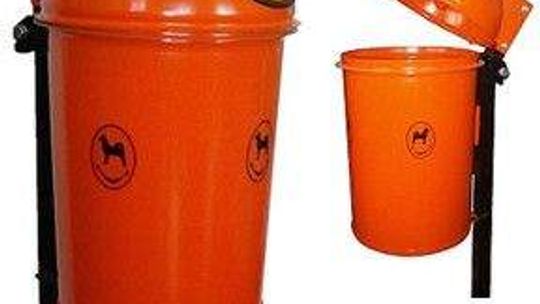 Kosze na psie odchody na ulicach Łęcznej