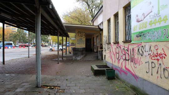 Koszmarny widok. Plac dworcowy straszy i czeka