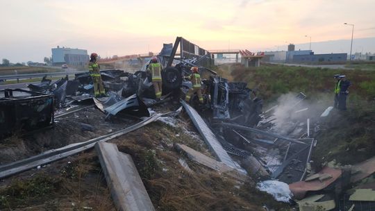 Koszmarny wypadek na obwodnicy Lublina. Kierowca zginął w płonącym tirze