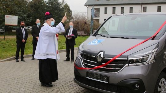 Kosztował 136 tys. złotych. DPS w Matczynie ma nowy samochód