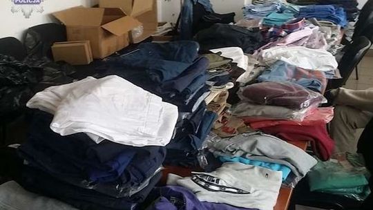 Koszule, spodnie, bluzy. Policja przejęła podróbki warte 100 tys. zł