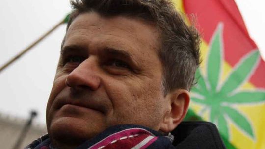 Koszyk Palikota: prezerwatywy, tanie wino i komplet kolędowy