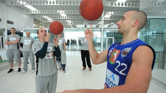 Koszykarze Wikana-Start Lublin trenowali na lotnisku (zdjęcia)