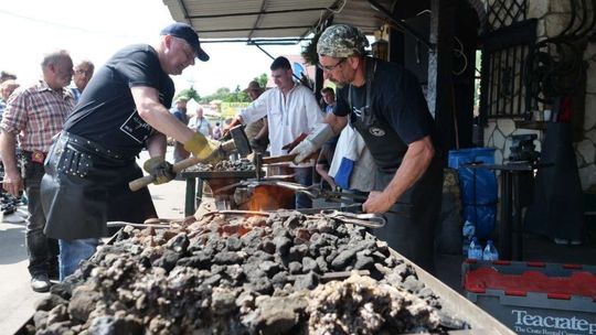 Kowale w Wojciechowie. Wśród atrakcji m.in. nocny pokaz kucia [ZDJĘCIA, PROGRAM]