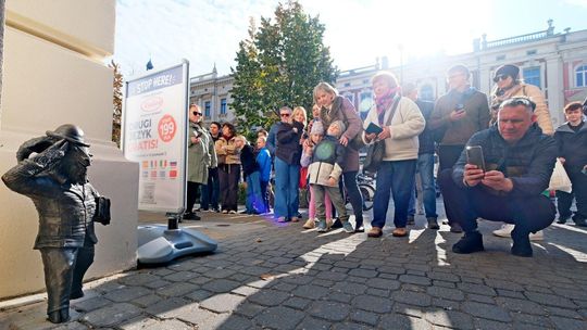 Koziołek w meloniku i muszce. Poliglota stanął w centrum Lublina