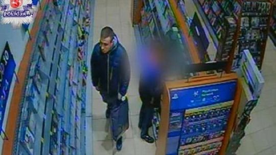 Kradł gry w centrum handlowym. Nagrała go kamera