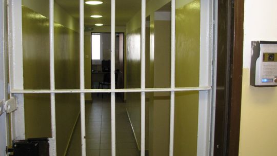 Kradł koło cmentarza, włamał się do samochodu swojego brata