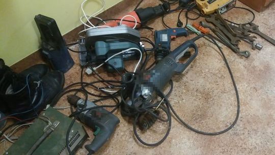 Kradli i wpadli. Policja odzyskała większość skradzionych przedmiotów