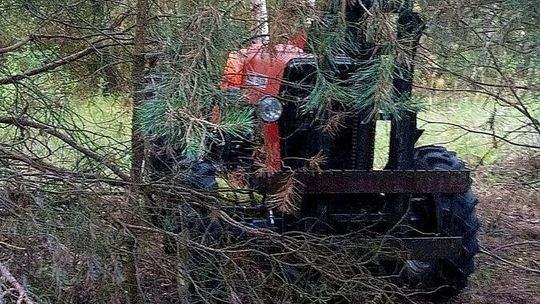 Kradzież ciągnika i częściowo udana ucieczka
