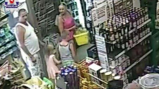 Kradzież w sklepie. Rodzicom nie przeszkadzało, że wszystko widzą dzieci