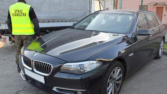 Kradzione BMW warte 320 tys. zł nie wyjechało z Polski. Zatrzymany obywatel USA