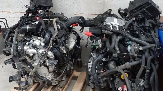 Kradzione części samochodowe w ryckiej firmie. Znaleziono też broń