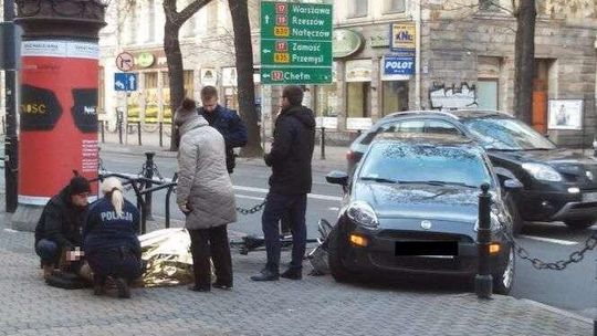 Krakowskie Przedmieście: Samochód potrącił rowerzystę
