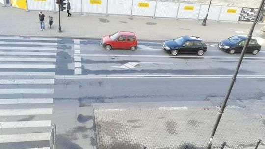 Krakowskiego nie zamknęli, ale autobusy zaczęły jeździć inaczej. Pasażerowie nie wiedzieli