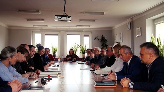 Kraśnik: Kolejne decyzje po posiedzeniu zespołu zarządzania kryzysowego