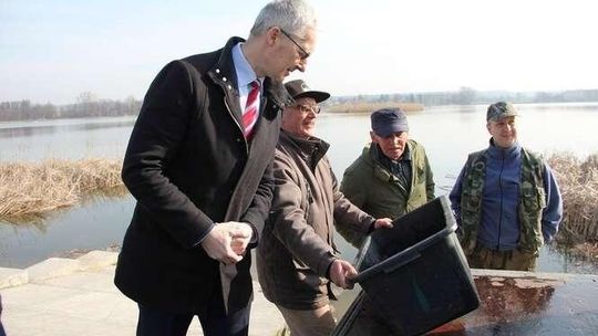 Kraśnik: Nowe ryby już w zalewie