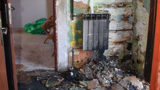 Kraśnik: Podpalił dom i zamknął się w środku z drugim mężczyzną