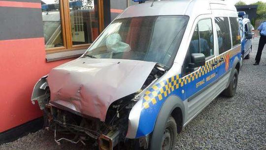 Kraśnik: Rozbity ford Straży Miejskiej znów na sprzedaż