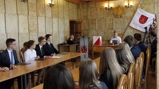 Kraśnik: Szukają kandydatów do młodej rady