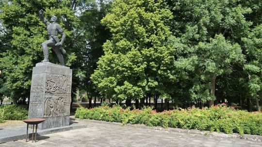 Kraśnik. "Więcej zieleni, mniej betonu". Podpisana umowa na budowę centrum przesiadkowego