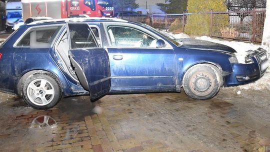Krasnystaw: Rozbite audi i czterech pijanych. Który kierował?