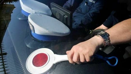 Kręcił bączki pod galerią handlową. "Wykręcił" prawie promil w alkomacie