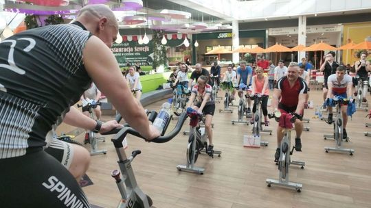 Kręcili w dobrej sprawie. Maraton spinningowy na rzecz chorych dzieci [ZDJĘCIA]