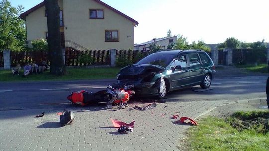 Krężnica Okrągła: Zderzenie motocyklisty z samochodem osobowym