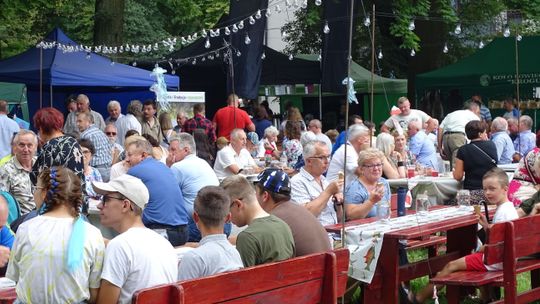 Królewska zabawa w Rybczewicach. Jarmark z żaglówką i muzyką na żywo