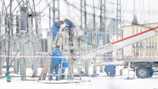 Krótkie spięcie i awaria prądu w całym regionie (wideo)