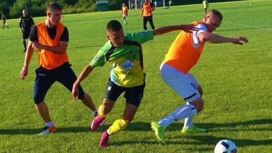 Kryształ się wzmacnia, sparingi czwartoligowców