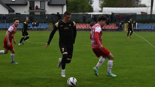 Kryształ, Sparta, Grom i POM Iskra z punktami. Nikt nie odpuszcza w grupie spadkowej Hummel IV ligi