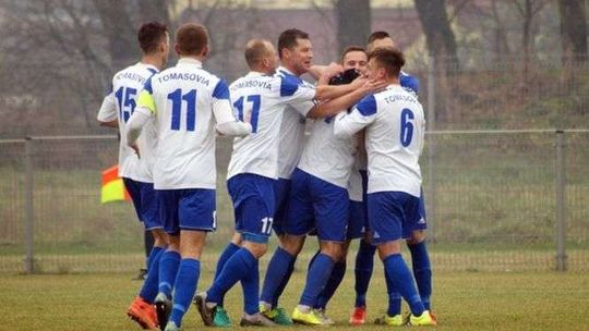 Kryształ - Tomasovia 1:3. Zapracowali na spokojne święta