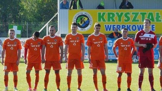 Kryształ - Victoria Żmudź 1:0. Rybka za trzy punkty