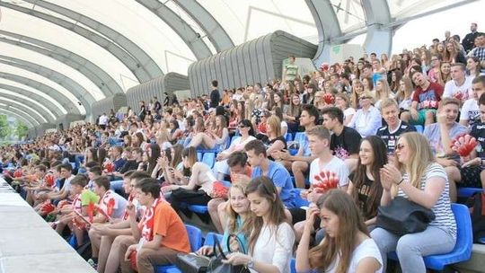 Krzesełka na stadionie wyblakły. Przetarg na nowe będzie powtórzony