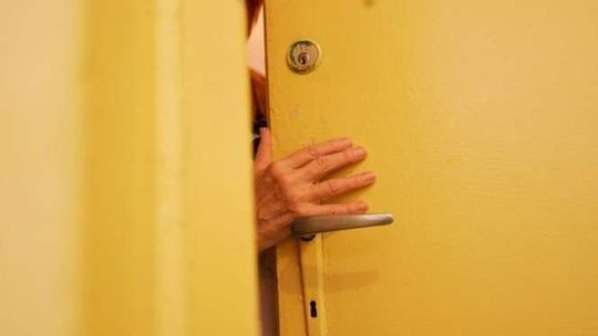 Krzyki kobiety za drzwiami. Dramatyczna akcja ratunkowa