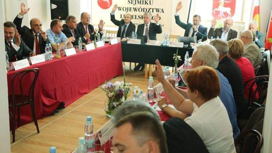 Krzysztof Hetman jedzie do Brukseli. Kto będzie nowym marszałkiem?