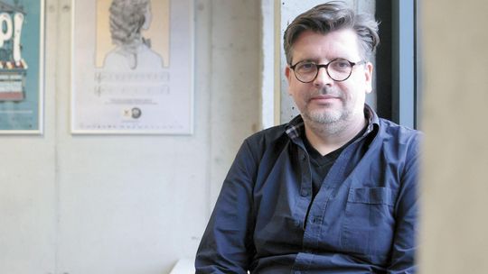 Krzysztof Rzączyński - dyrektor bezdomnego teatru. "Trzeba myśleć optymistycznie"