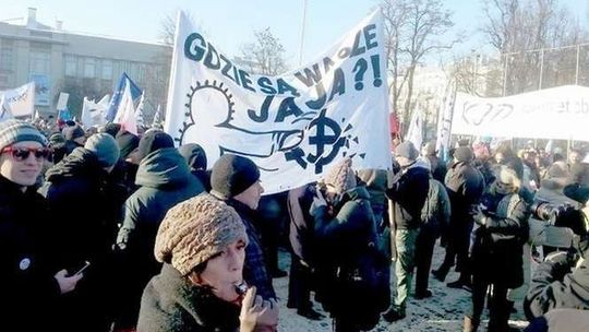 Krzyż celtycki i penis na transparencie. "Nie doszło do propagowania ustroju faszystowskiego"