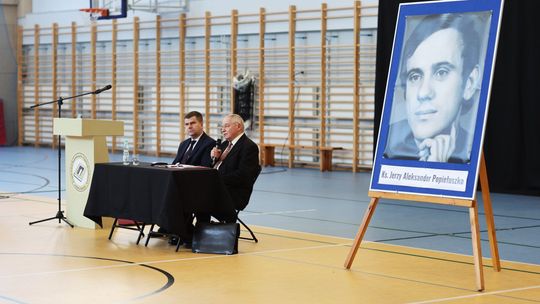 Ks. Popiełuszko czy Maria Skłodowska-Curie? Szkoła wybiera swojego patrona