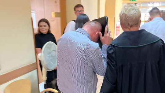 Ksiądz podglądacz z toalety chce mediacji. Poszkodowany ma traumę 